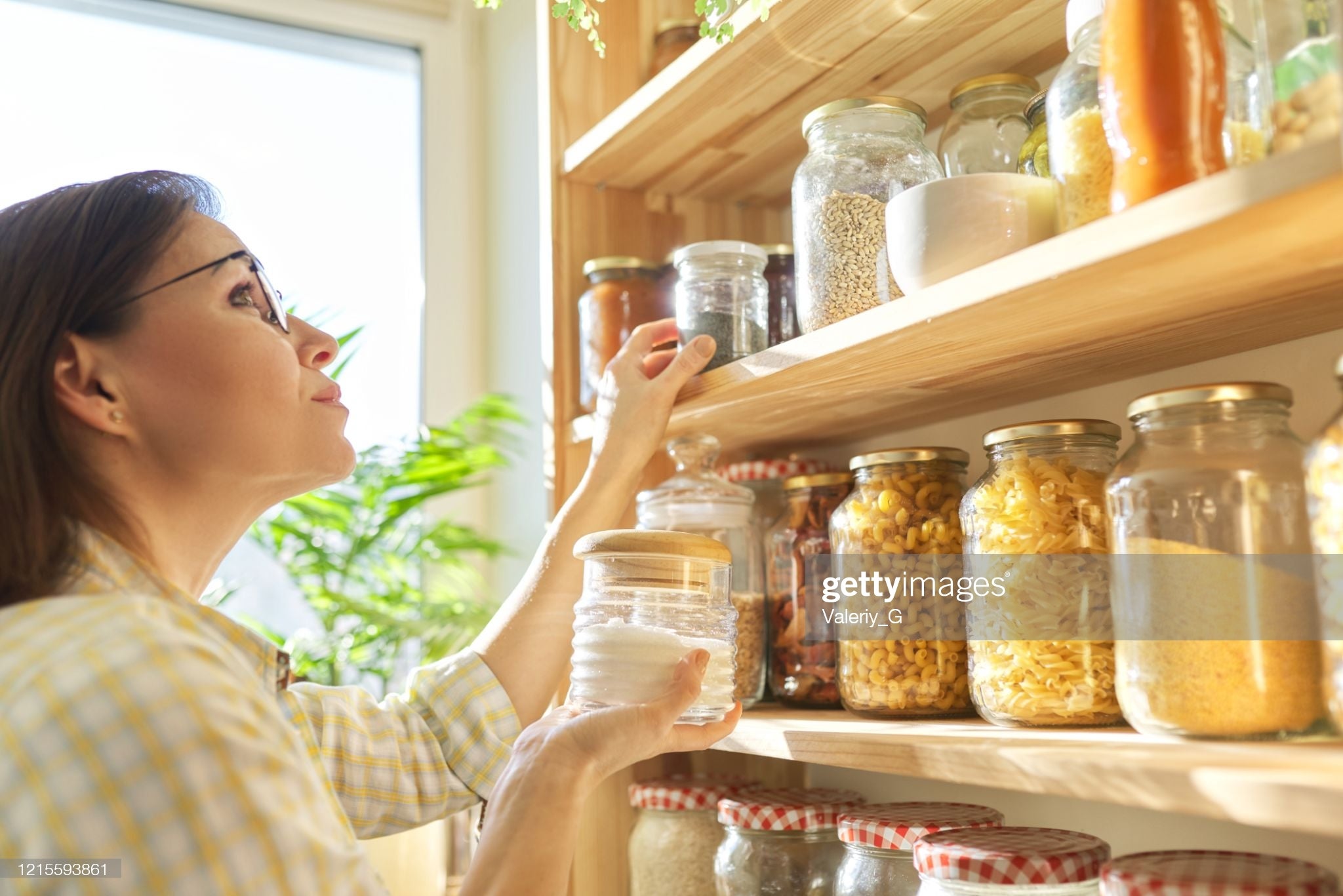 How to organize a kitchen pantry to promote nutritious, budget-friendly meals